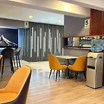 Serenzza Hotel
